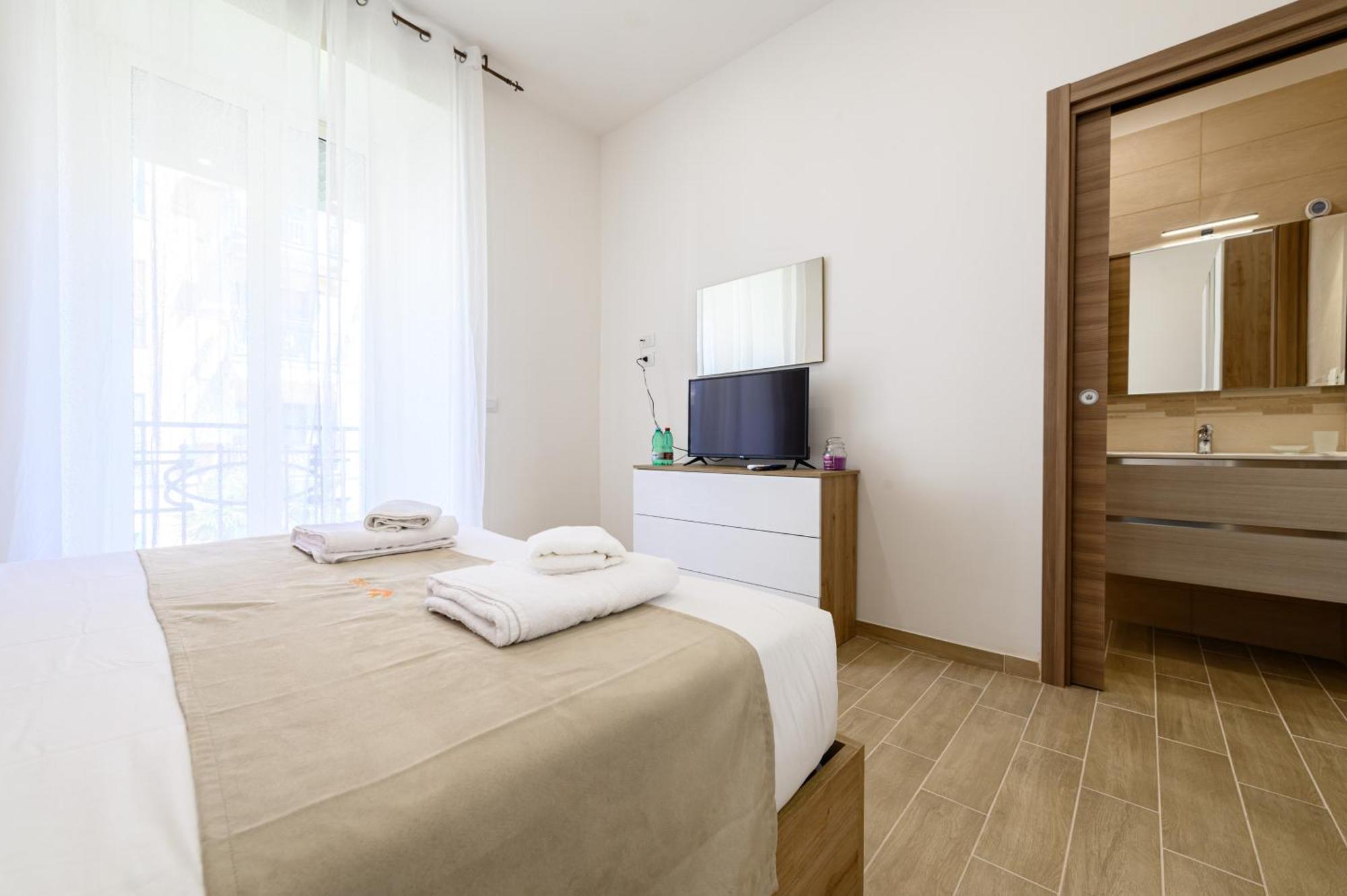 Domus Romeo Apartment เนเปิลส์ ภายนอก รูปภาพ