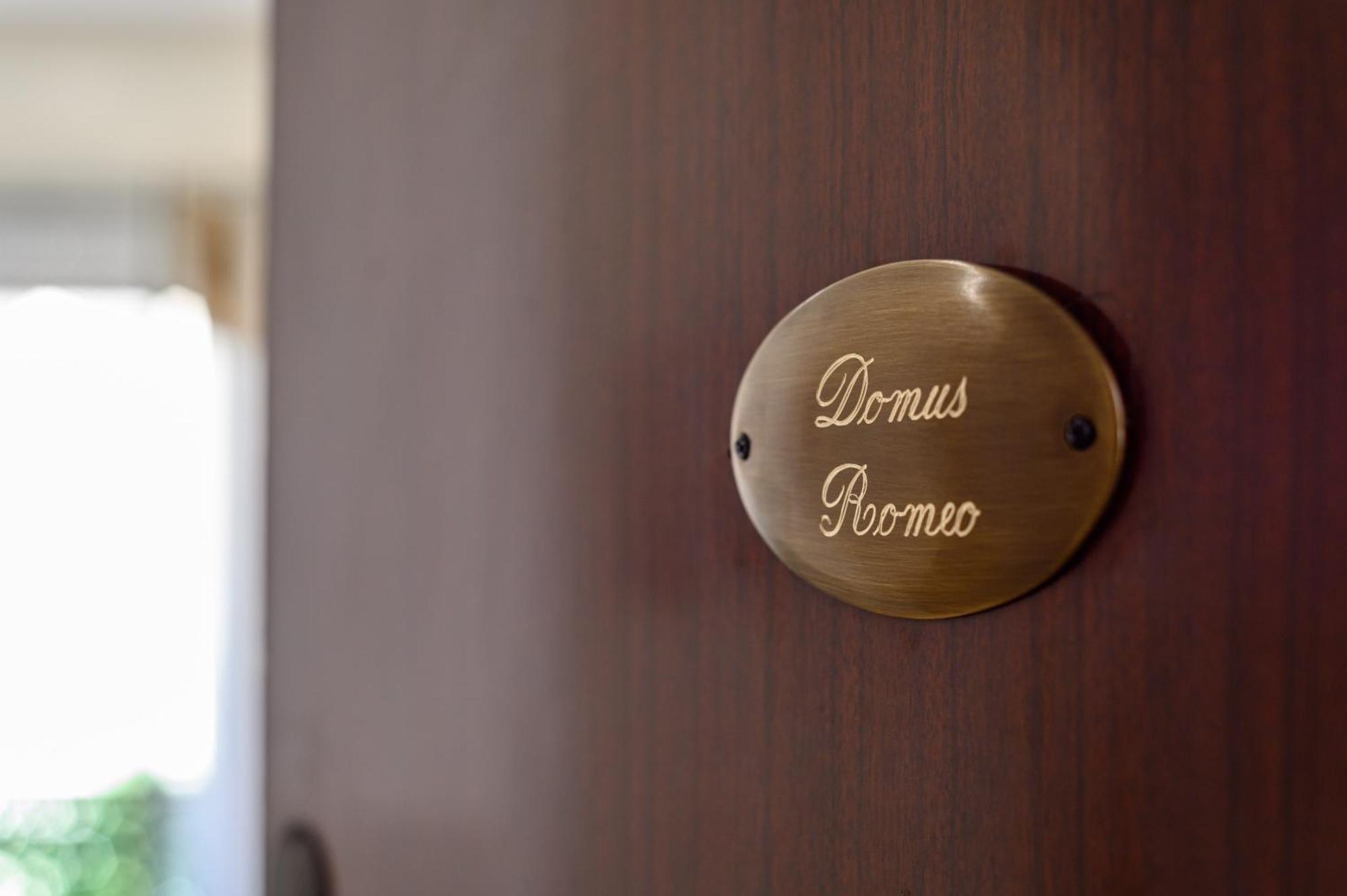 Domus Romeo Apartment เนเปิลส์ ภายนอก รูปภาพ